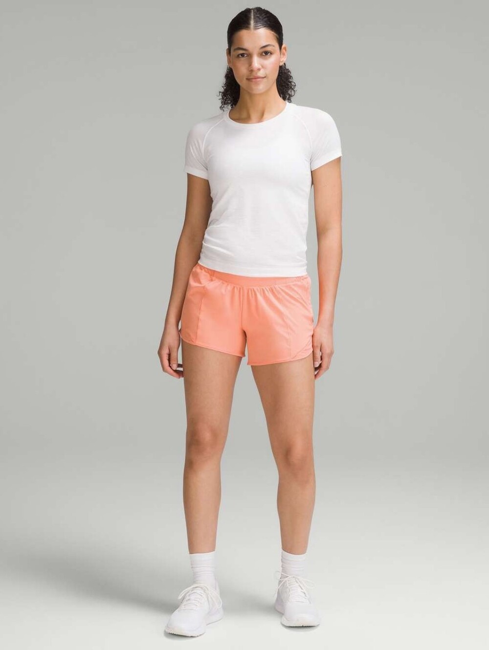 Lululemon Size 8 Hotty Hot Low-Rise Lined Short 4"
